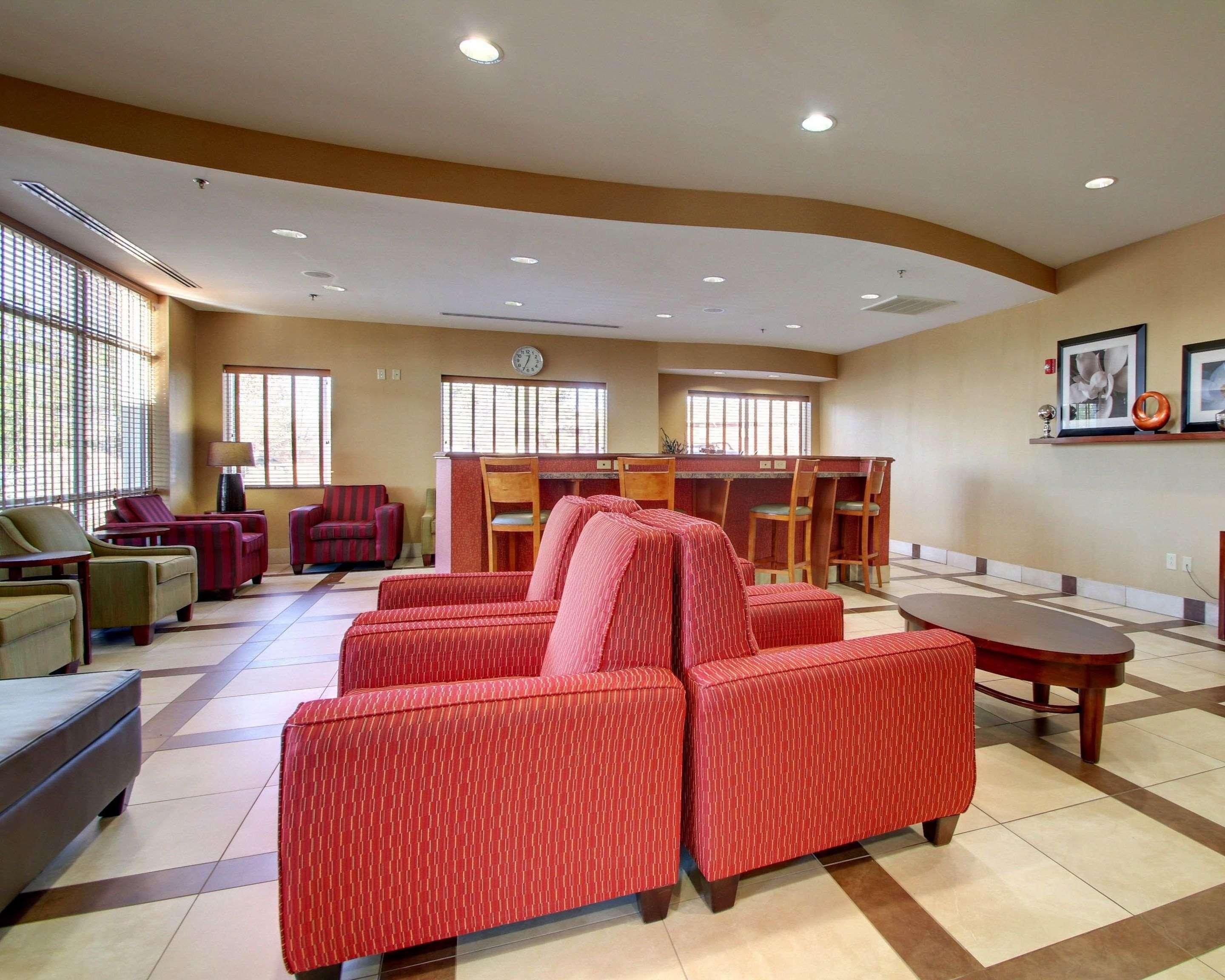 Comfort Suites Airport Luckney Exterior foto