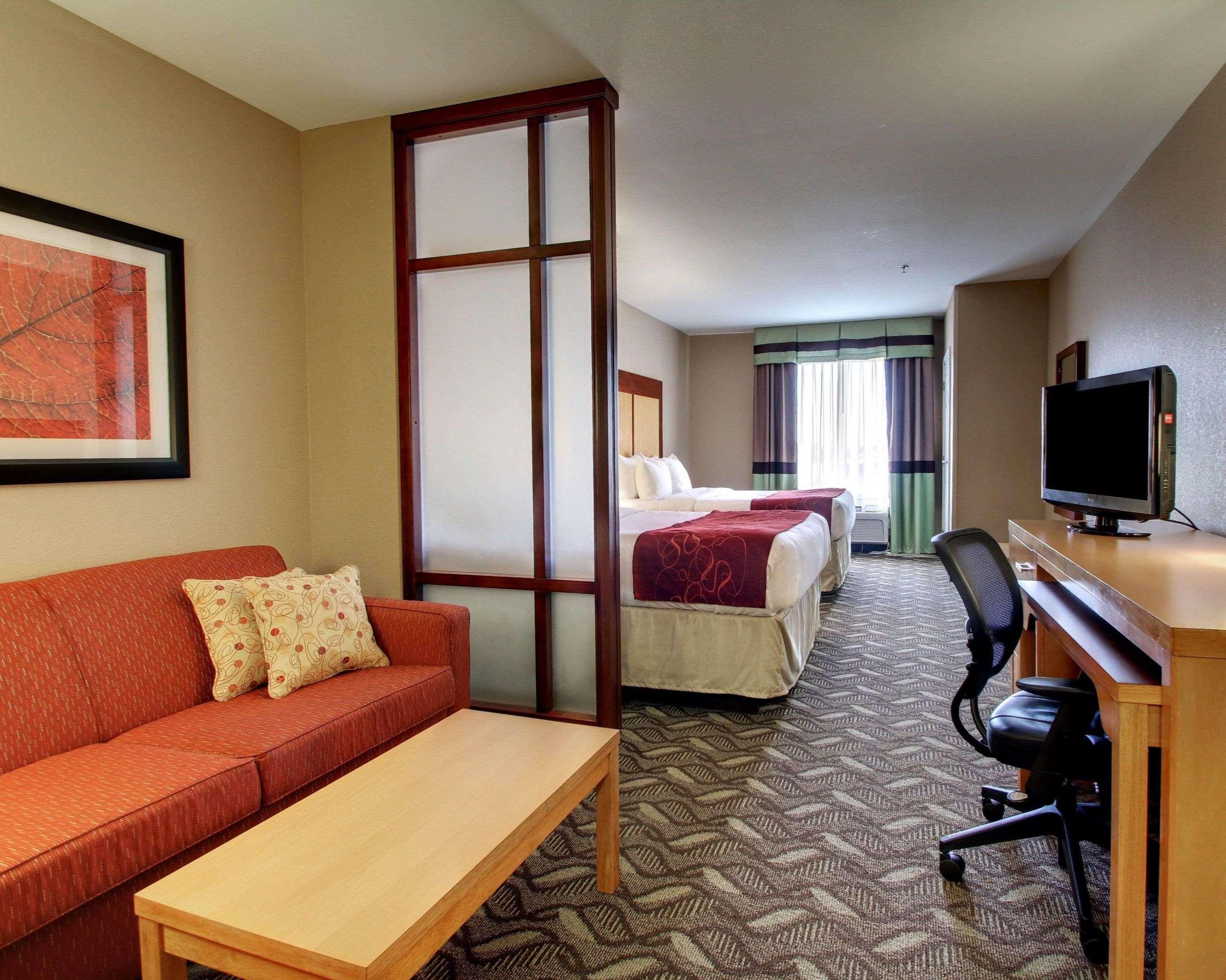 Comfort Suites Airport Luckney Exterior foto