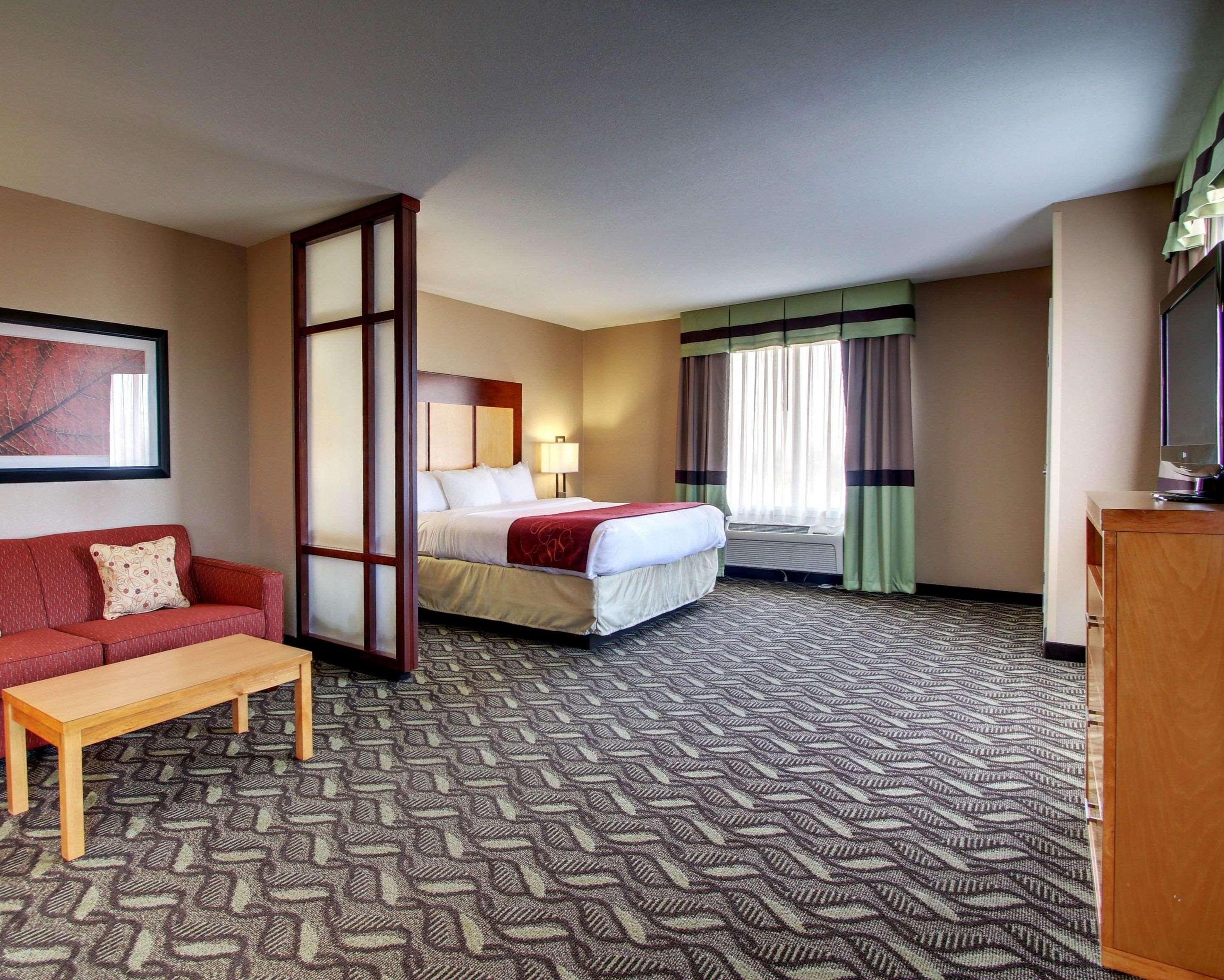 Comfort Suites Airport Luckney Exterior foto