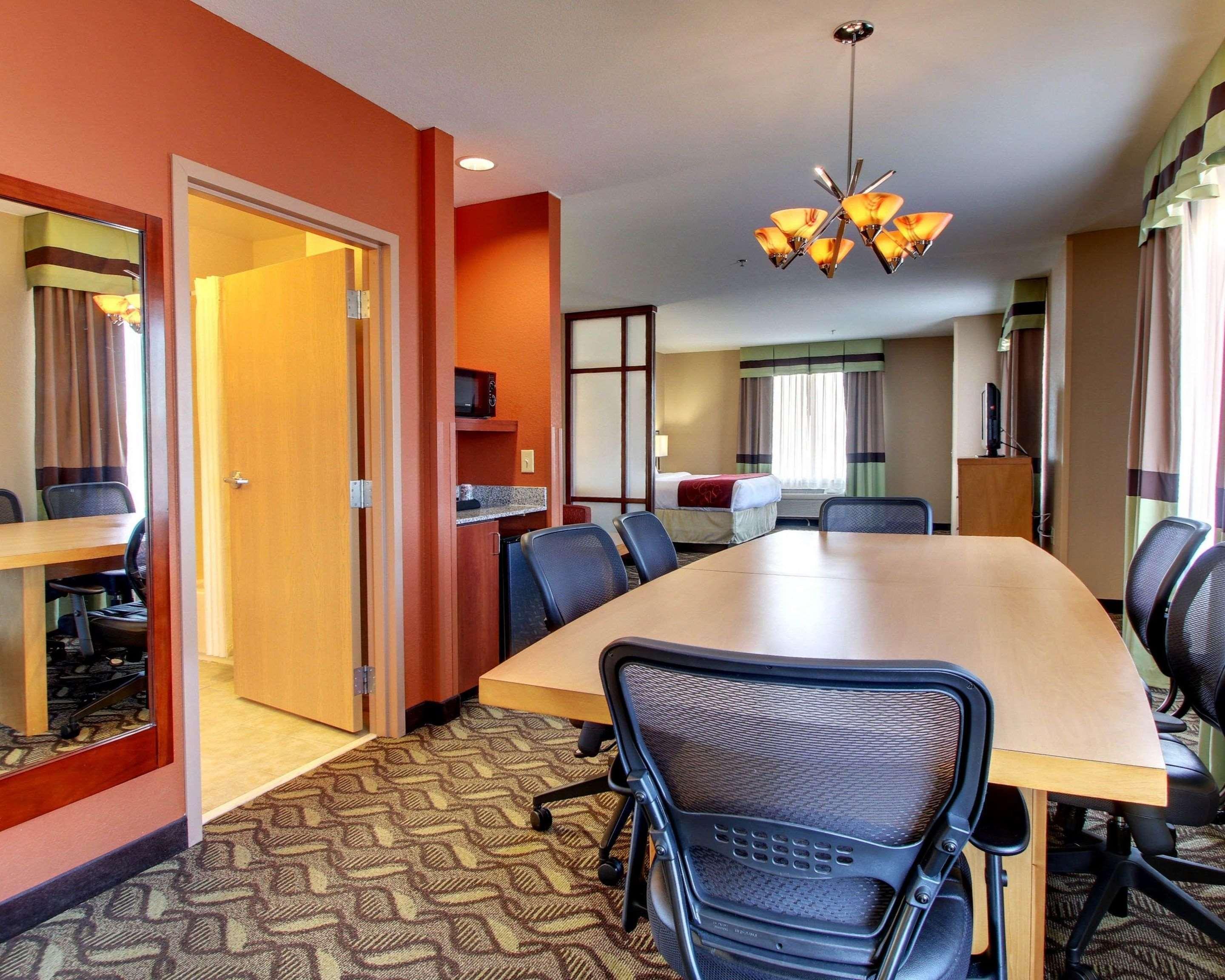 Comfort Suites Airport Luckney Exterior foto